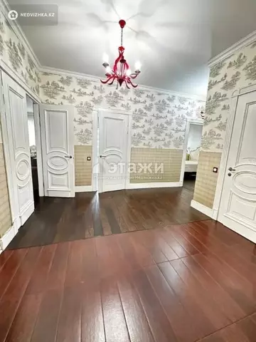 2-комнатная квартира, этаж 3 из 22, 110 м²