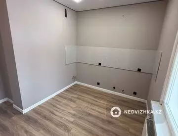 1-комнатная квартира, этаж 10 из 12, 40 м²