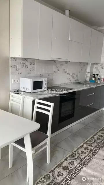 2-комнатная квартира, этаж 3 из 12, 70 м², на длительный срок