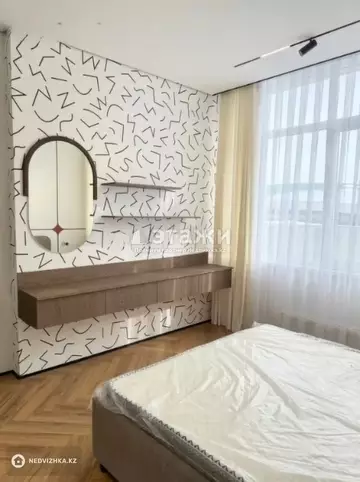 4-комнатная квартира, этаж 4 из 17, 102 м²