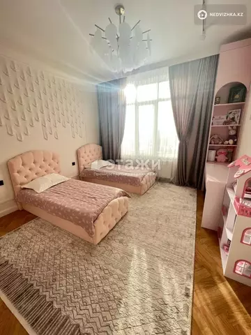 4-комнатная квартира, этаж 9 из 10, 117 м²