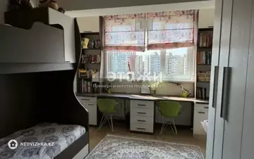 3-комнатная квартира, этаж 8 из 10, 80 м²