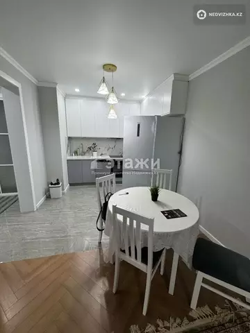 2-комнатная квартира, этаж 13 из 15, 60 м², на длительный срок