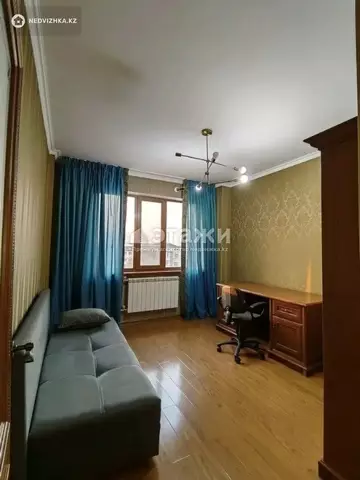 4-комнатная квартира, этаж 6 из 9, 90 м²
