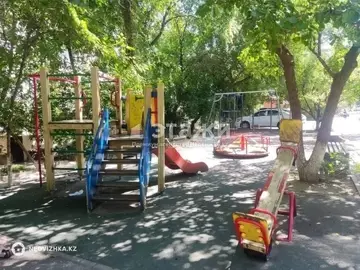 4-комнатная квартира, этаж 2 из 4, 86 м²
