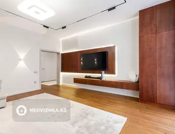 4-комнатная квартира, этаж 3 из 3, 157 м²