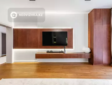 4-комнатная квартира, этаж 3 из 3, 157 м²