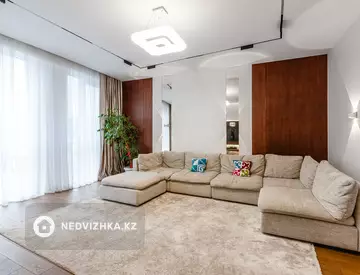 4-комнатная квартира, этаж 3 из 3, 157 м²