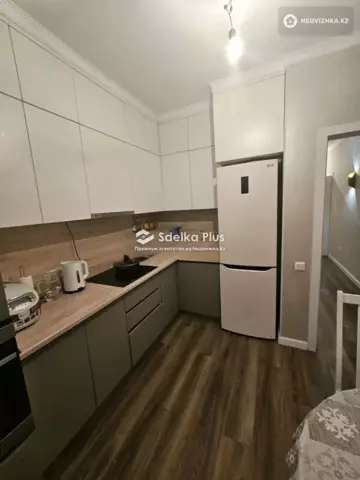 4-комнатная квартира, этаж 4 из 9, 93 м²