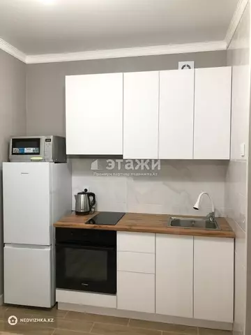 1-комнатная квартира, этаж 4 из 10, 38 м²