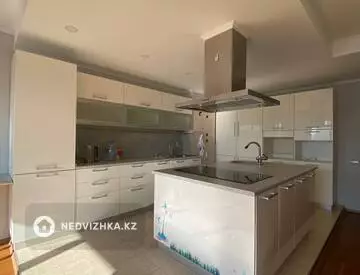 4-комнатная квартира, этаж 9 из 15, 150 м²