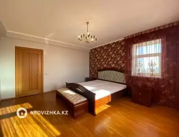 4-комнатная квартира, этаж 9 из 15, 150 м²