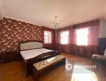 4-комнатная квартира, этаж 9 из 15, 150 м²