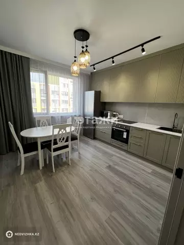 2-комнатная квартира, этаж 8 из 12, 60 м², на длительный срок