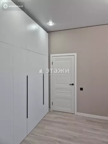 1-комнатная квартира, этаж 10 из 10, 38 м²