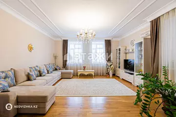 4-комнатная квартира, этаж 3 из 3, 164 м²