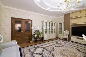 5-комнатная квартира, этаж 4 из 10, 147 м²