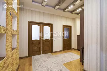 5-комнатная квартира, этаж 4 из 10, 147 м²