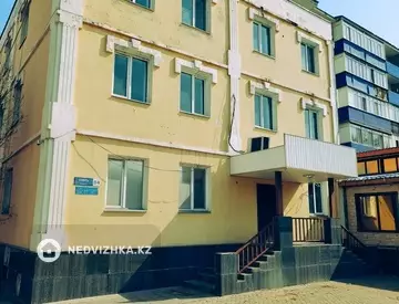 Здание, 4 этажа, 772 м²