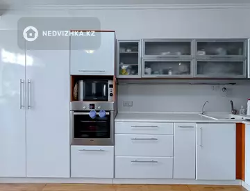 1-комнатная квартира, этаж 9 из 16, 155 м²