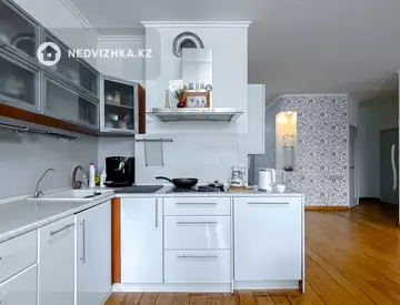 1-комнатная квартира, этаж 9 из 16, 155 м²