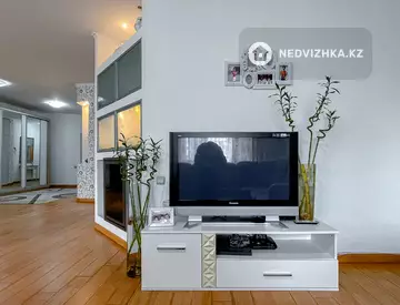 1-комнатная квартира, этаж 9 из 16, 155 м²