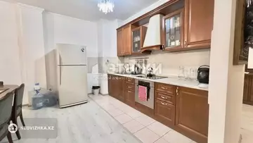 3-комнатная квартира, этаж 11 из 14, 113 м²