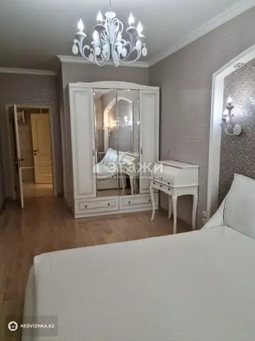 3-комнатная квартира, этаж 3 из 5, 132 м²