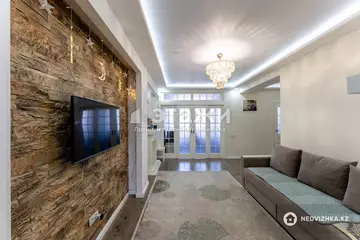 2-комнатная квартира, этаж 5 из 11, 81 м²