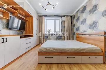 2-комнатная квартира, этаж 4 из 5, 55 м²