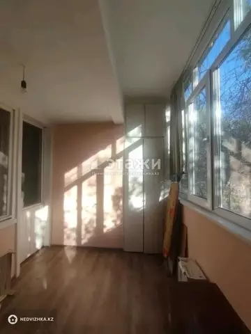 1-комнатная квартира, этаж 2 из 12, 37 м²