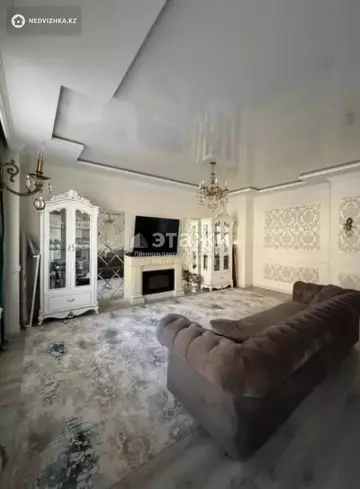 3-комнатная квартира, этаж 4 из 12, 133 м²