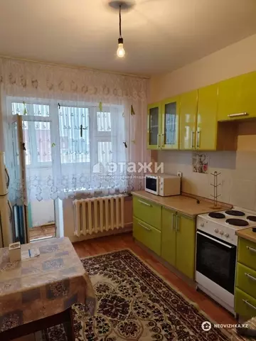 1-комнатная квартира, этаж 8 из 8, 37 м²
