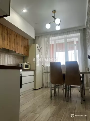3-комнатная квартира, этаж 9 из 9, 82 м²