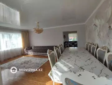 5-комнатный дом, 10 соток, 160 м², посуточно