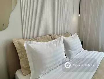 2-комнатная квартира, этаж 12 из 17, 45 м², посуточно
