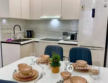 2-комнатная квартира, этаж 8 из 12, 45 м², посуточно