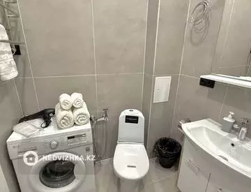 2-комнатная квартира, этаж 11 из 12, 48 м², посуточно