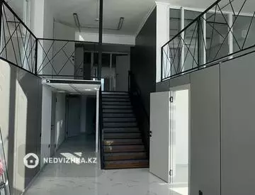 Офисное помещение, этаж 1 из 12, в жилом доме, 230 м²