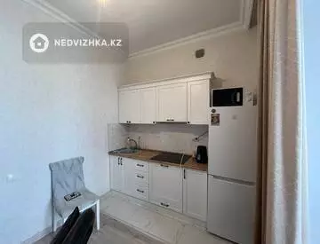 1-комнатная квартира, этаж 10 из 10, 38 м²
