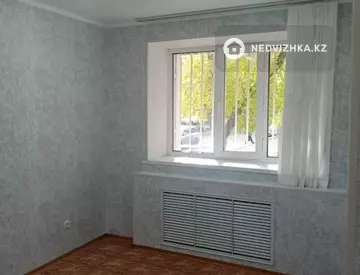 Офисное помещение, этаж 1 из 4, в жилом доме, 28 м²