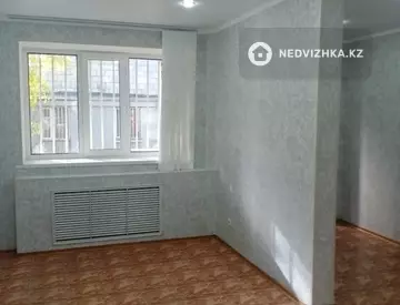 Офисное помещение, этаж 1 из 4, в жилом доме, 28 м²