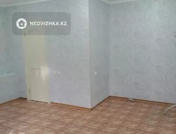 Офисное помещение, этаж 1 из 4, в жилом доме, 28 м²