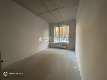 3-комнатная квартира, этаж 1 из 12, 100 м²