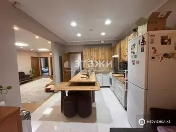 4-комнатная квартира, этаж 3 из 10, 110 м²