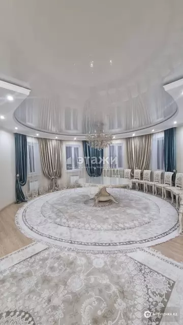 4-комнатная квартира, этаж 10 из 18, 125 м², на длительный срок