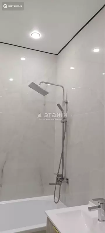 3-комнатная квартира, этаж 8 из 17, 70 м²