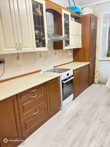 3-комнатная квартира, этаж 8 из 10, 86 м²