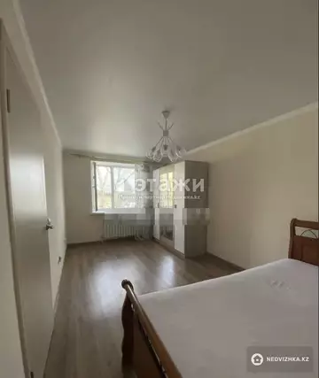 1-комнатная квартира, этаж 4 из 10, 33 м²