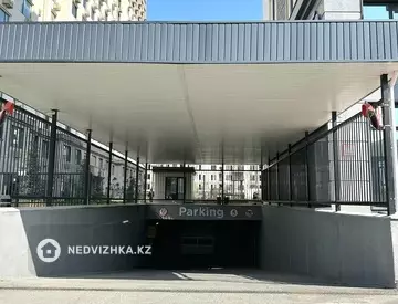 4-комнатная квартира, этаж 13 из 16, 142 м²